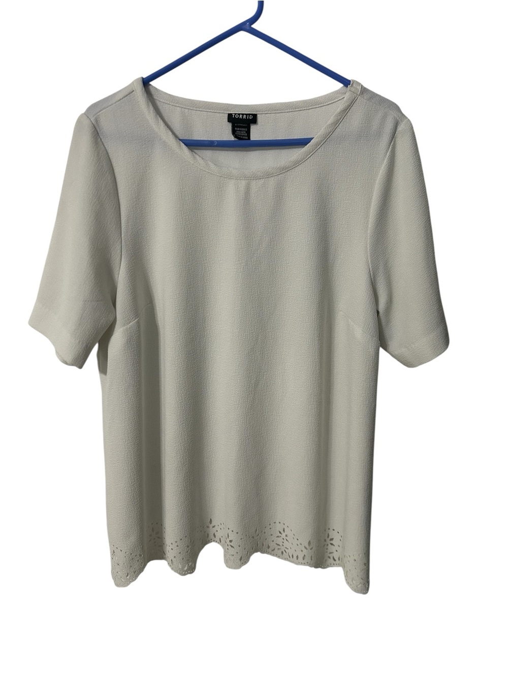 Torrid White Textured Eyelet Hem Top Size 0 Minimalist Quiet Luxury Minimalist